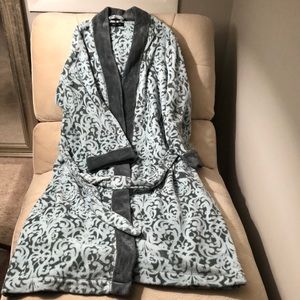 Ellen Tracy Bath Robe